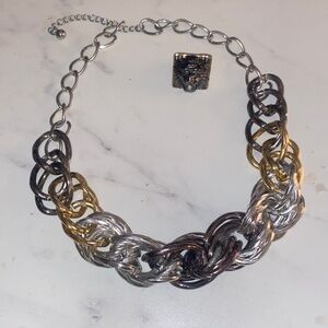 This set is a beautiful ring and very beautiful, beautiful necklace with a gold